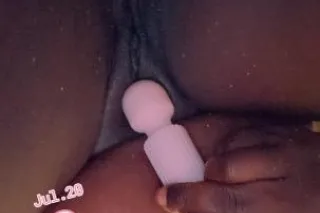 hmu im freaky and availiable - Image 2